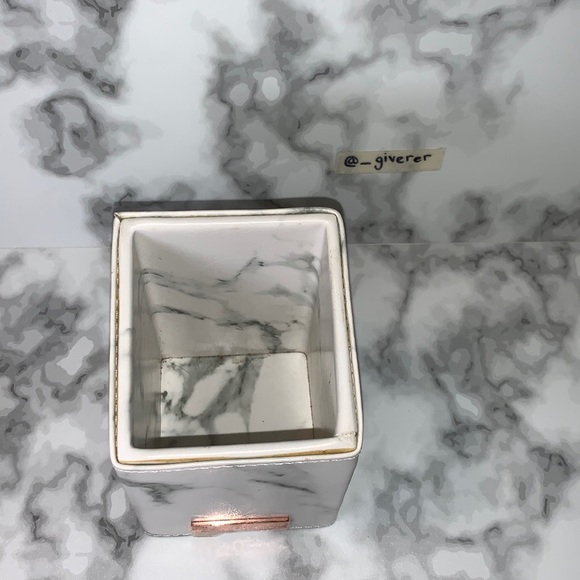 Marble Faux Leather BH Cosmetics Angled Brush Holder - Marble - Picture 4 of 9